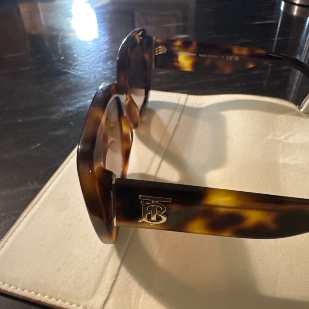 sunglasses - Picture 2 of 4